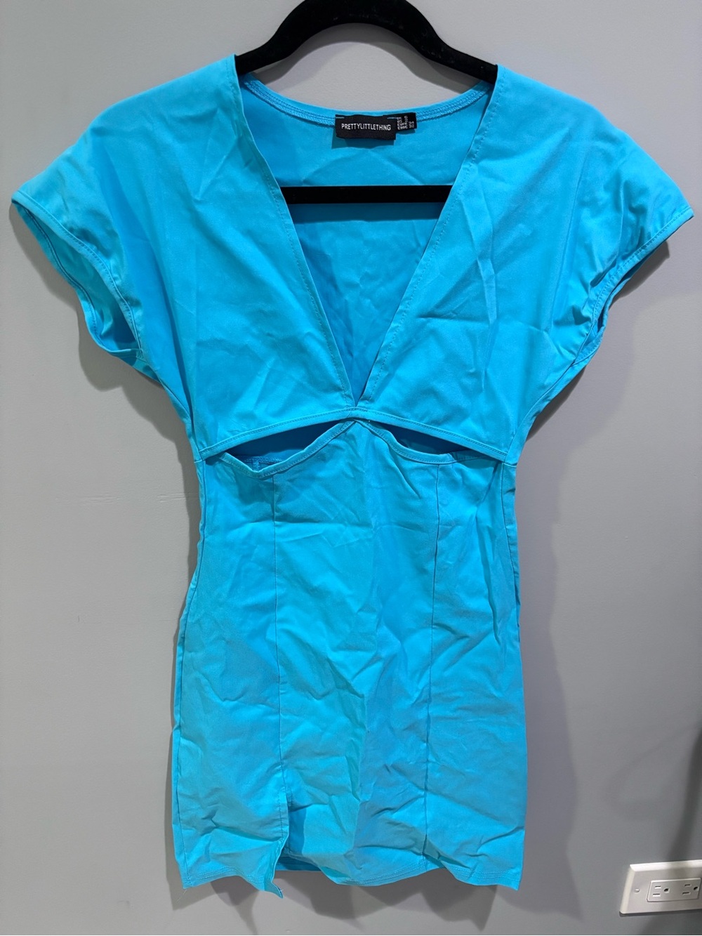 PrettyLittleThing Bright Turquoise V-Neck Mini Dress